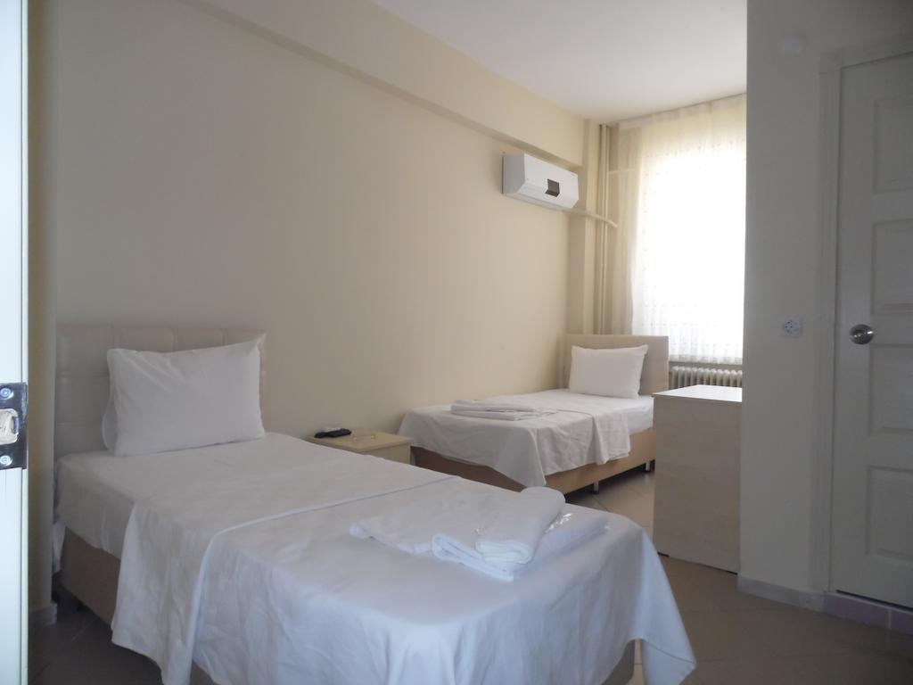 Saral Otel Derince Habitación foto