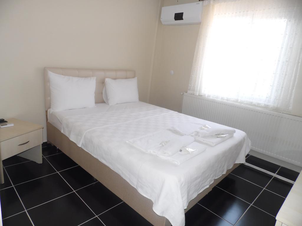 Saral Otel Derince Habitación foto